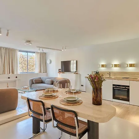 Sublim Montaigne-eiffel Tower