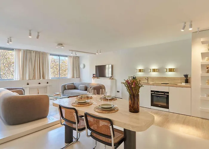 Sublim Montaigne-eiffel Tower